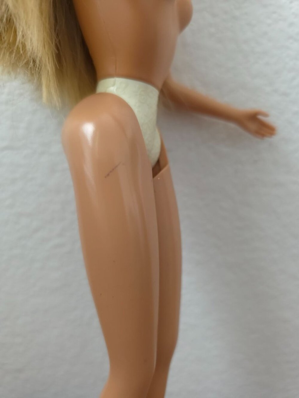 Vintage Mattel Barbie Nude Doll Blonde Hair w/ Bangs & Blue Eyes - Indonesia - Picture 10 of 11
